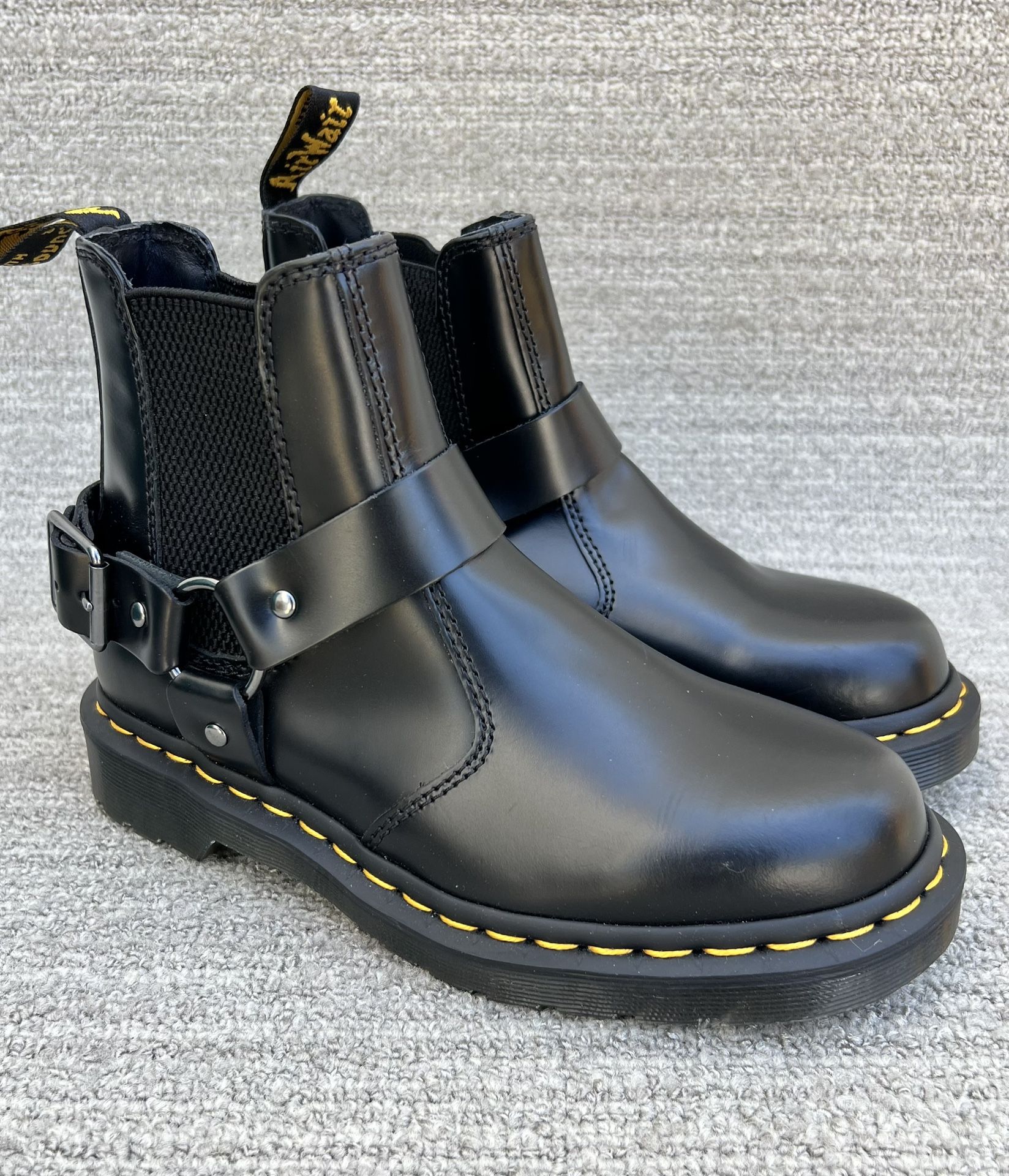DR MARTENS Wincox Leather Buckle Boots Women's Size 6
