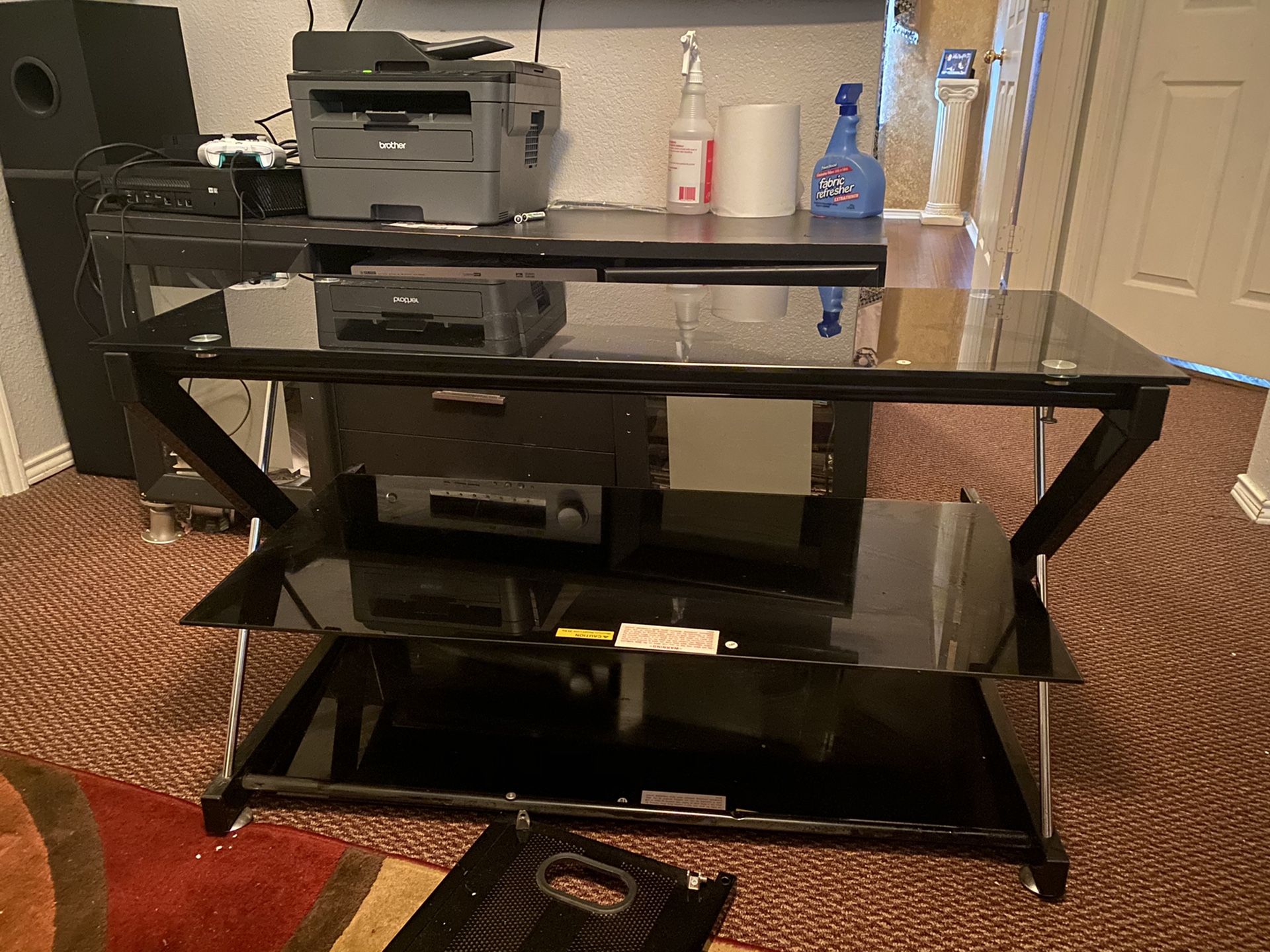 TV STAND GREAT CONDITION SLEEK MODERN DESIGN