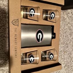 GA Bulldogs Flask And Shot glass Set 