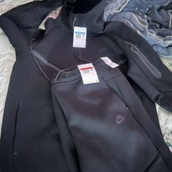 BRAND NEW ALL BLACK NIKE TECH