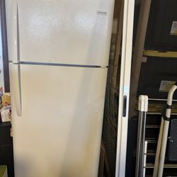 Frigidaire 20 Cuft Refrigerator 