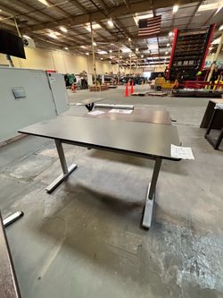 Adjustable desk