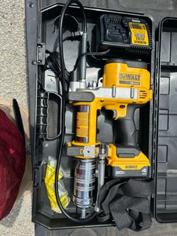 De Walt power grease gun 10000psi 20v 42” hose