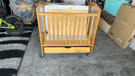 Lake shore Baby crib