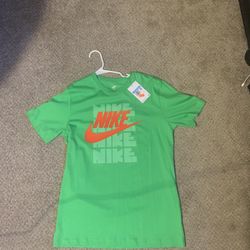 Nike Logo Stack Tee – Men’s Medium (Fits Large) Green Red Swoosh Shirt