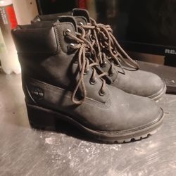 Women's Boots Size 7.  (Timberland)