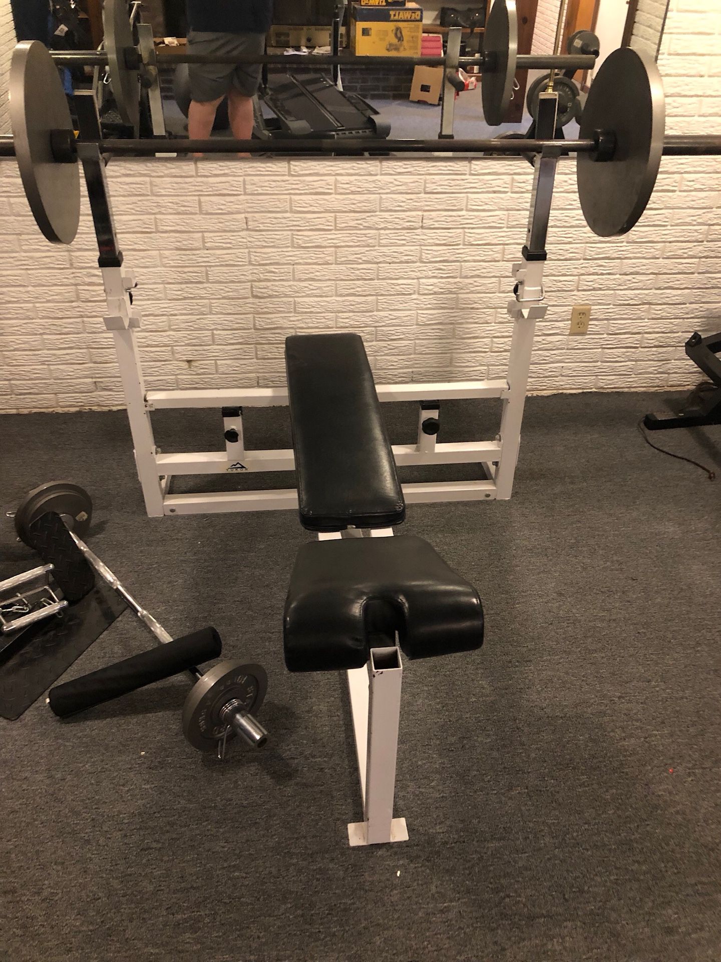 Weight bench with weights and rack