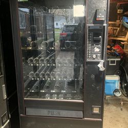 Snack Vending Machine (used)