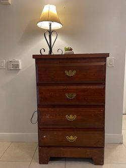 Vintage Wood 4-Drawer Dresser / Chest of Drawers