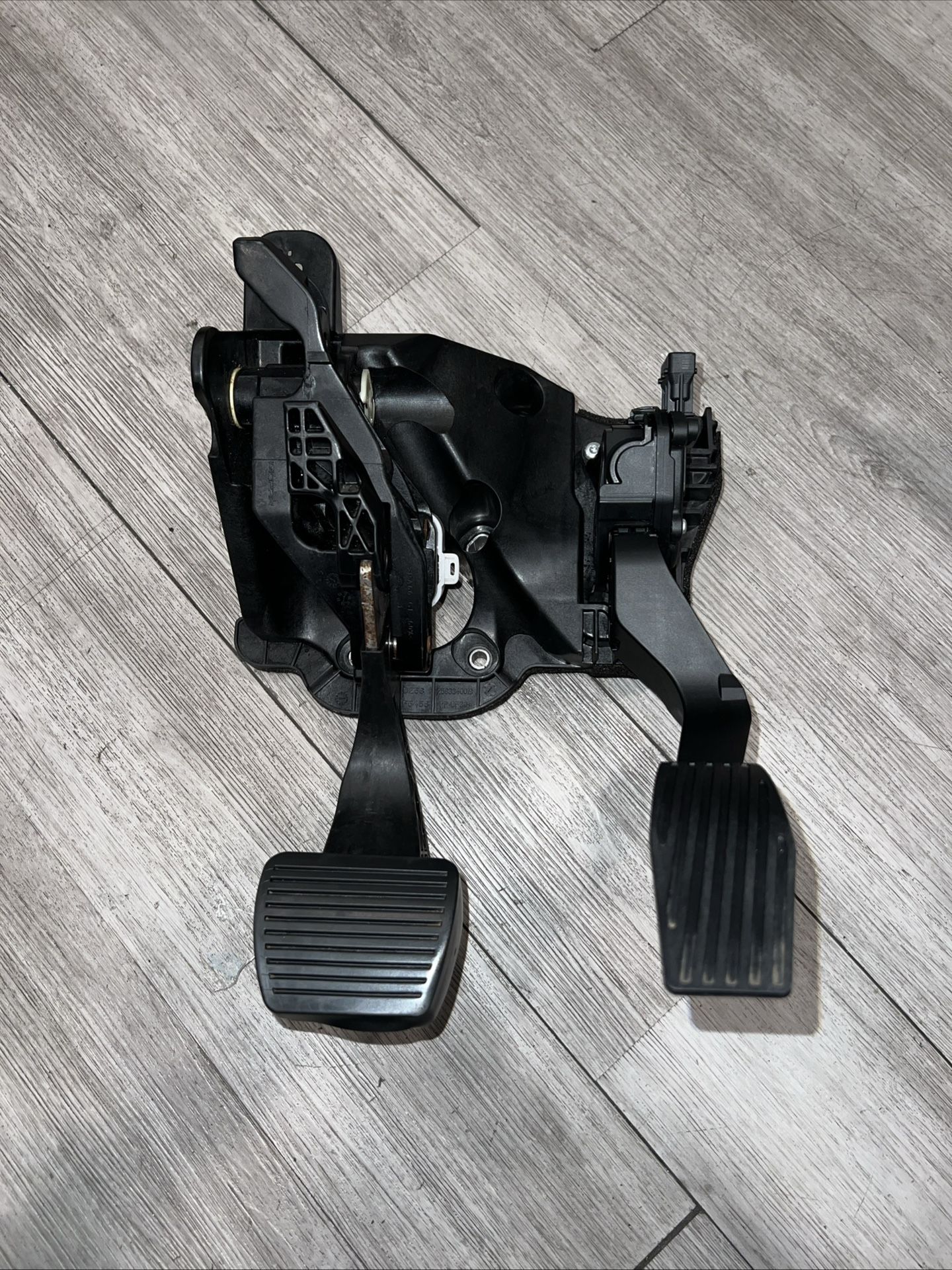 Jeep Renegade 2015-2024 Brake Stop Gas Accelerator Pedal OEM