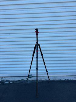 Uegogo Professional Aluminum Tripod, a versatile camera support system designed for travel and professional photography.Key SpecificationsMaximum Heig