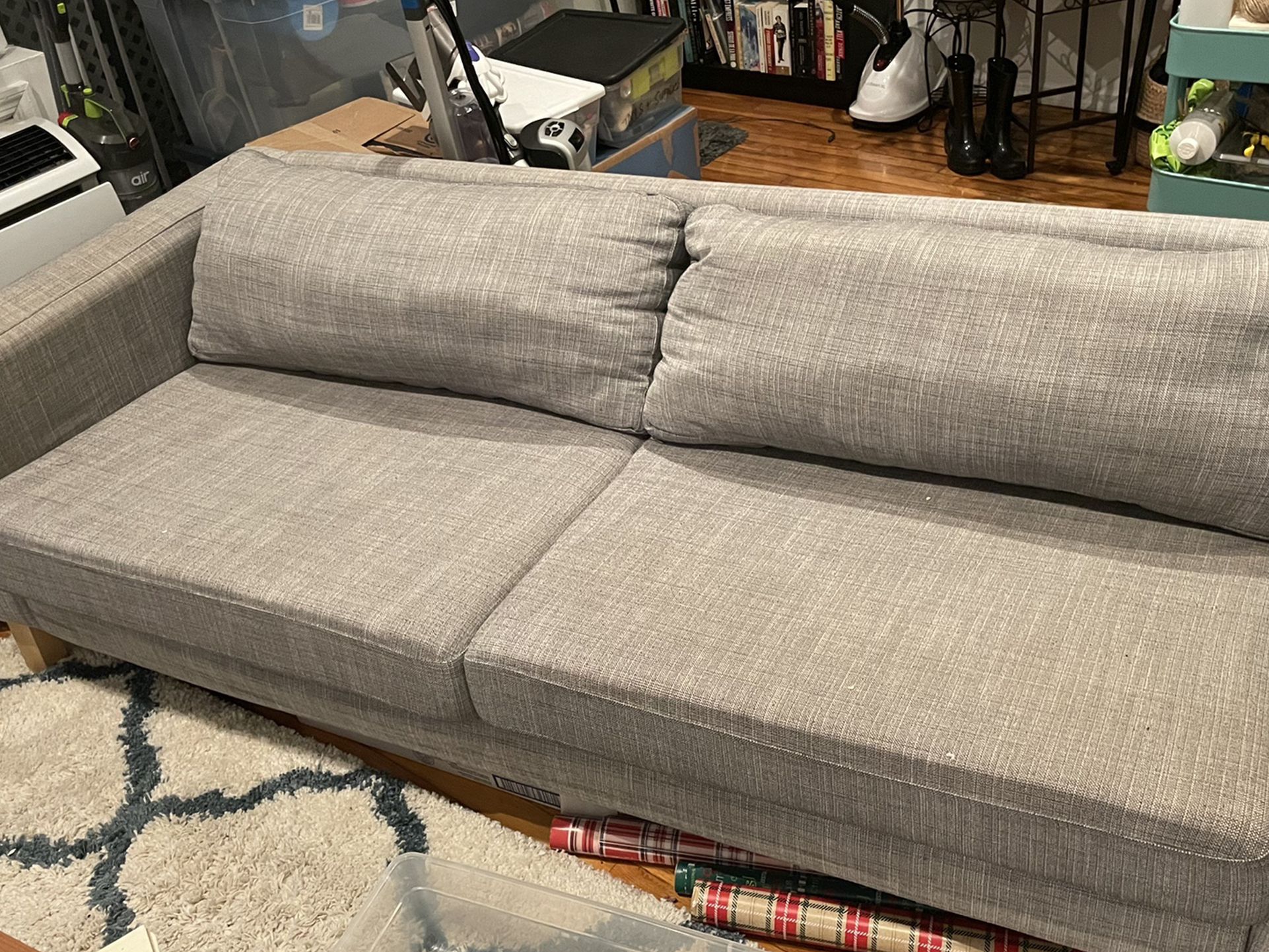 Couch, Gray in good condition