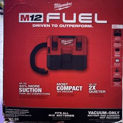 Milwaukee vacuum M12 good as new NO BATTERY INCLUDED!! Firm Price !