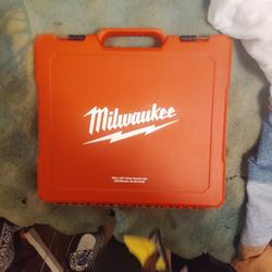 BRAND NEW Milwaukee Ratchet/Socket Set