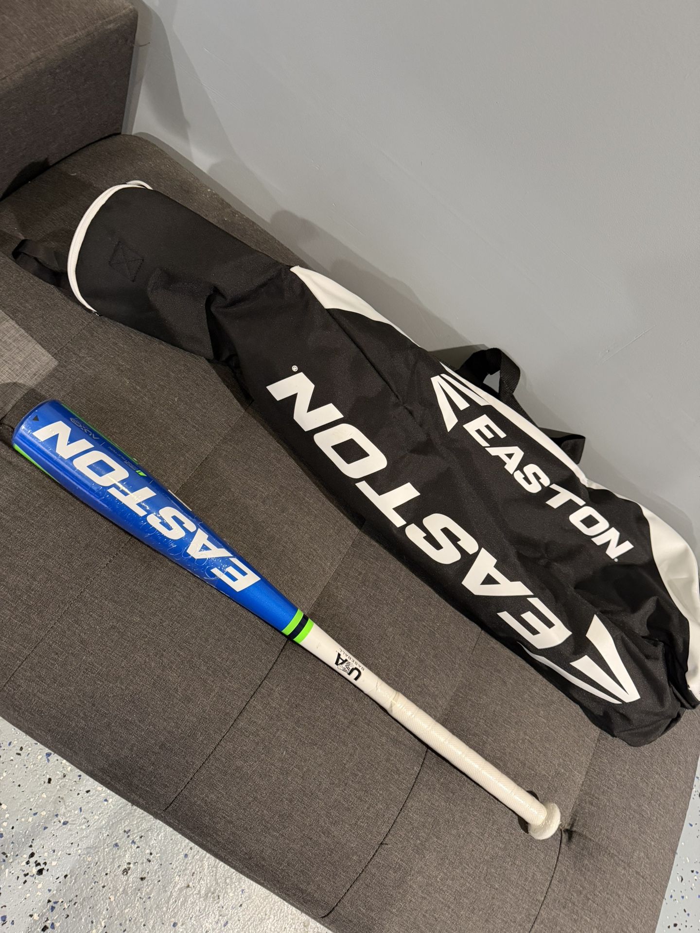 Easton Baseball Bat And Baseball Bag