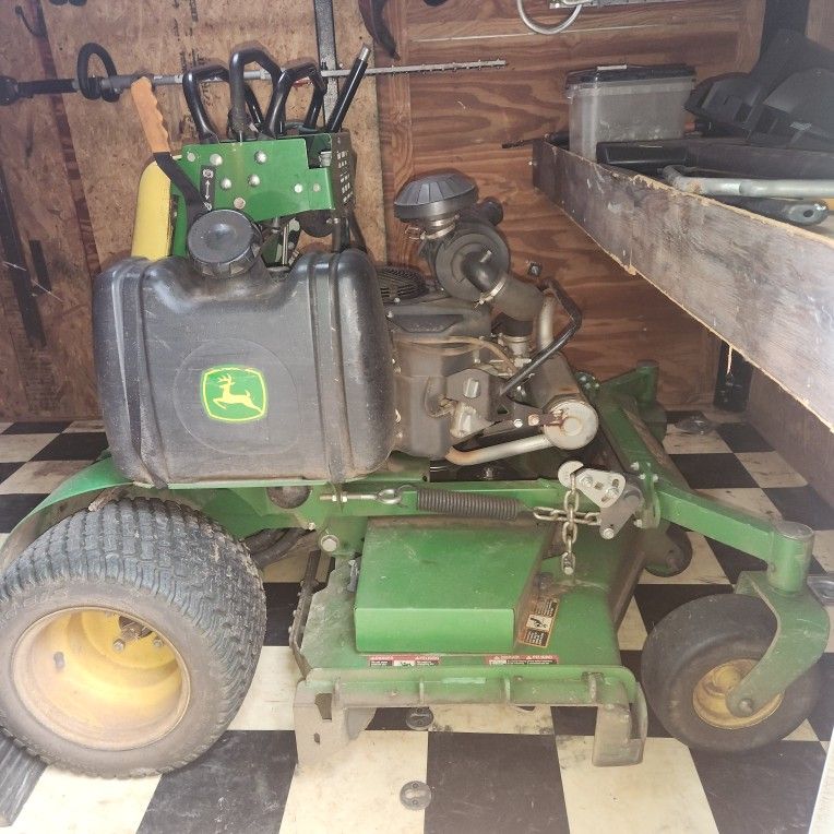 John Deer 648m Commercial Stan On Mower