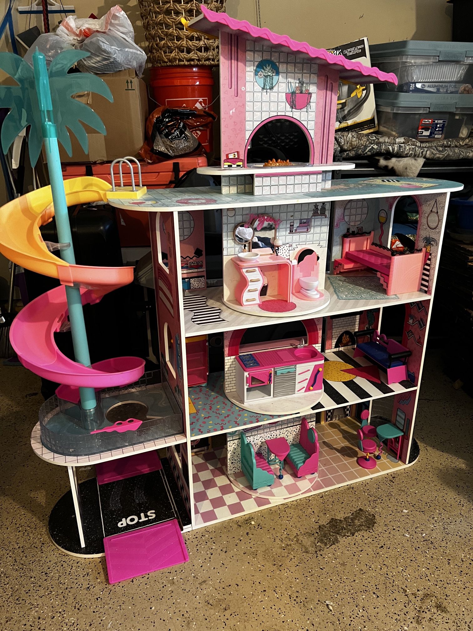 LOL! Surprise! OMG House of Surprises Doll House.