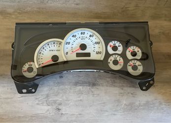 Hummer h2 RARE  to find GM Truck Instrument Cluster Gauge Cluster