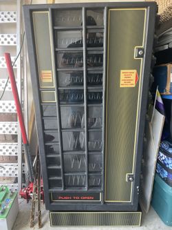 Combo Vending Machine, Snacks and Cold Drinks