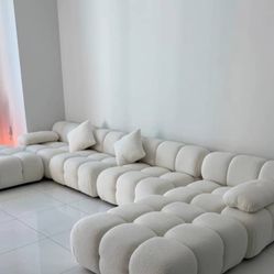 Se Vende Sofá Sectional Totalmente Nuevo Por Un Pago Inicial De 85$