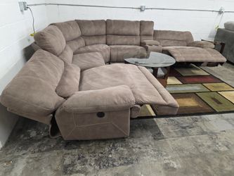 Large Power Reclining Modular Sectional
Delivery and setup options available