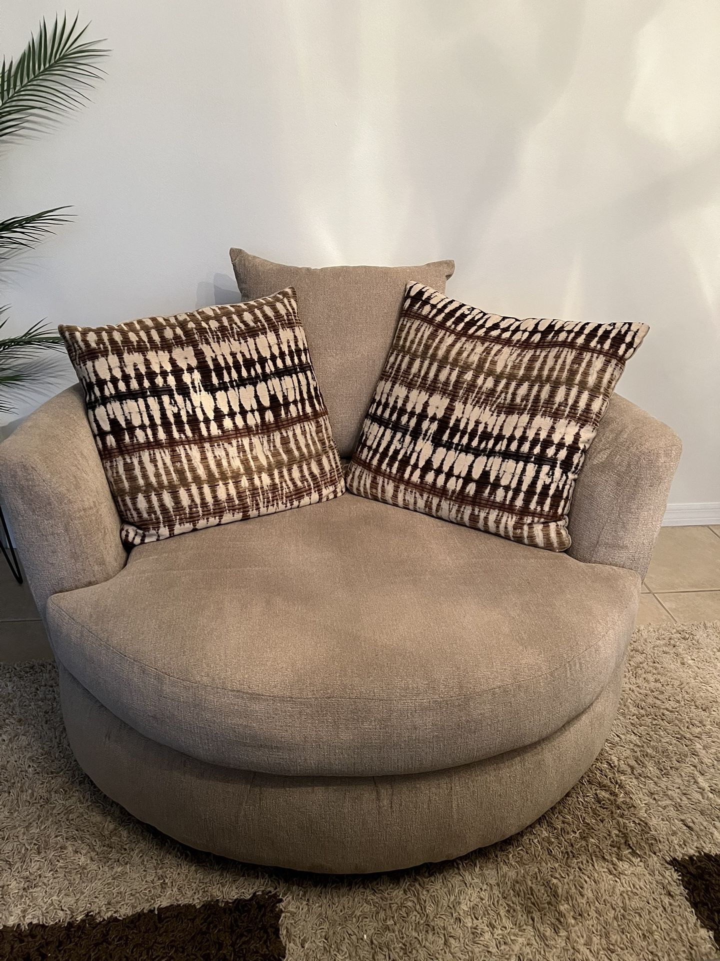 Round chair 