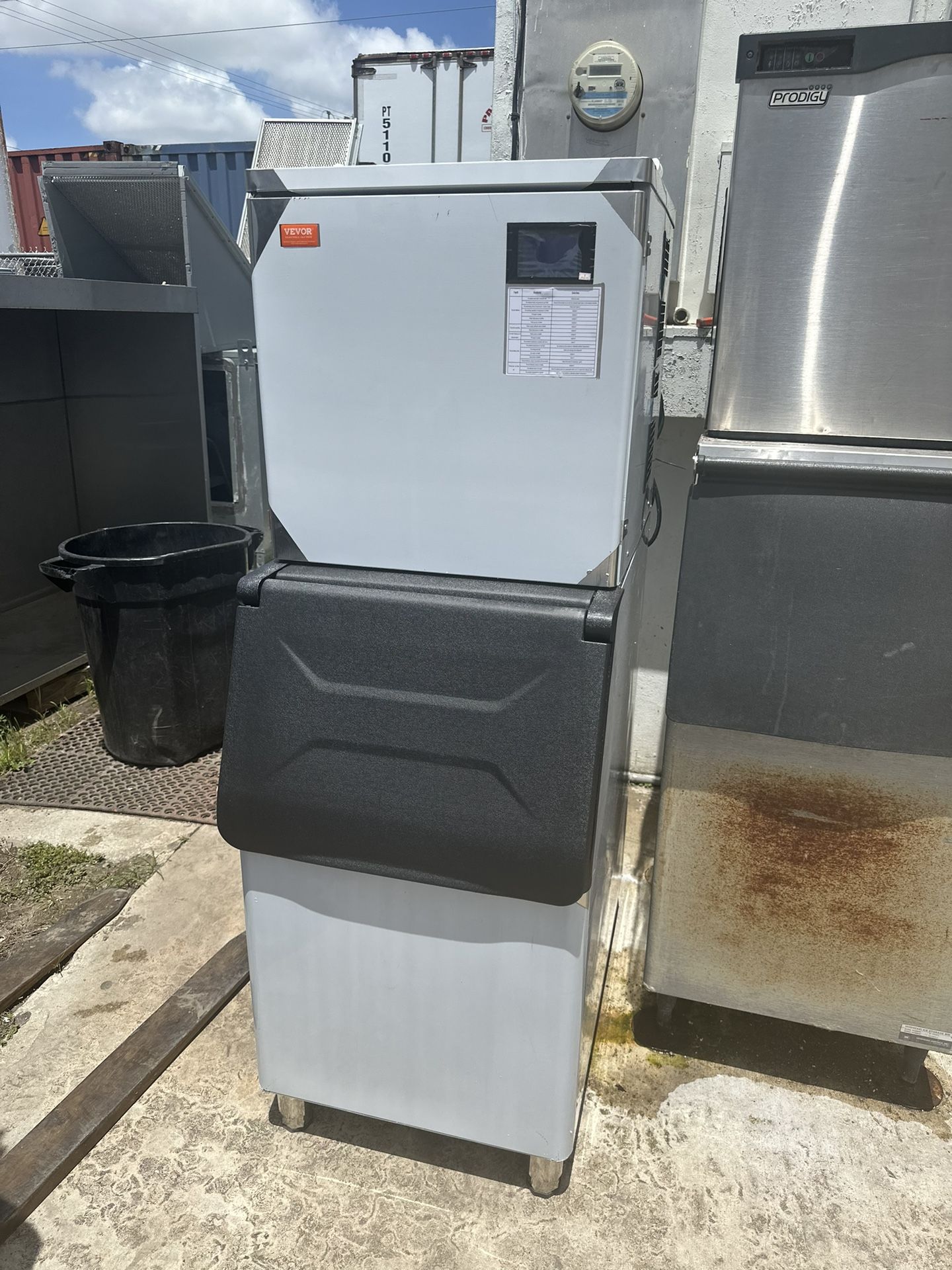 Ice Machine New 450 Lbs