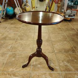 VINTAGE HENKEL HARRIS ACCENT TABLE