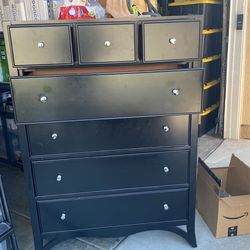 American Signature Bed And 1 Night Stand And Drawers Chest King Side