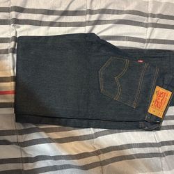 Levi’s 501 Original in a dark rinse / dark indigo wash.