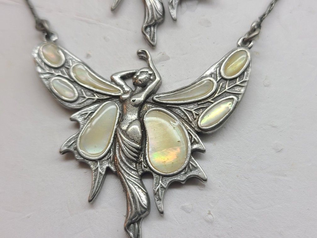 MAGNIFICENTLY DETAILED BUTTERFLY 🦋/ANGEL 