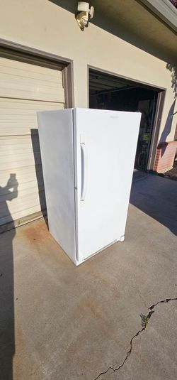 FRIGIDAIRE FREEZER