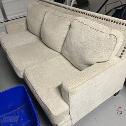 Free- Sofa / Coach