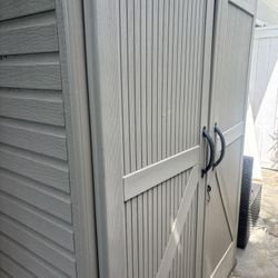 Rubbermaid Vertical Shed