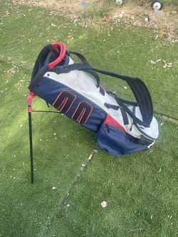 Standing Golf Bag In Great Cond