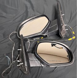 2007–2014 Chevy Tahoe Suburban Silverado GMC Yukon Power Heated Side View Mirrors Pair (Chrome Trim / Black)