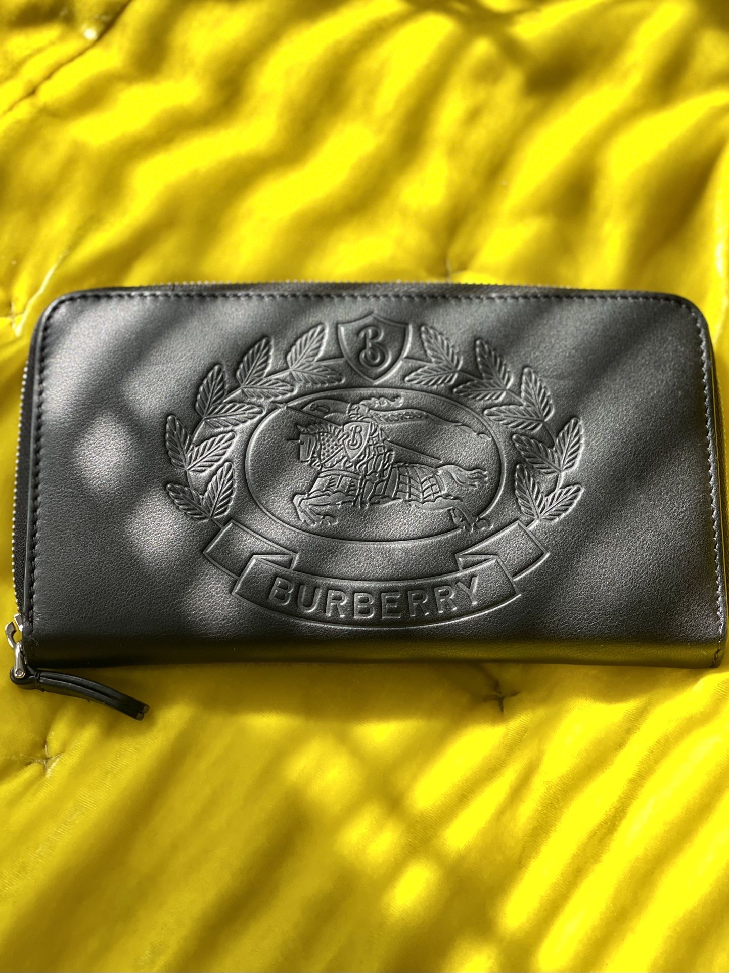 AUTHENTIC Burberry Embossed Crest Zip-around Leather Wallet