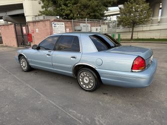 2003 Ford Crown Victoria