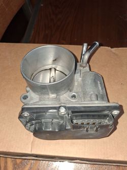 Throttle body and coils for kia soul fits from 2014 to 2019 $100 for both coils are new.