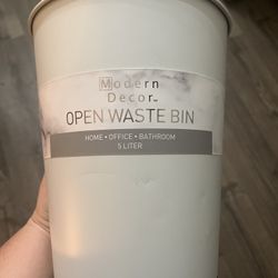 Waste bin