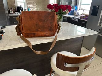 Beautiful leather satchel, downtown San Diego