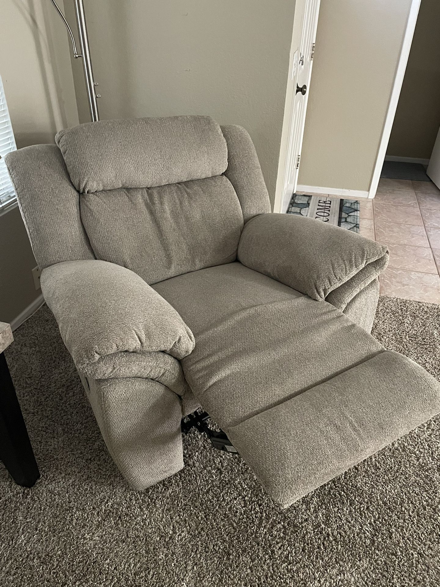 Dual Reclining Couch With Matching Recliner Chair 