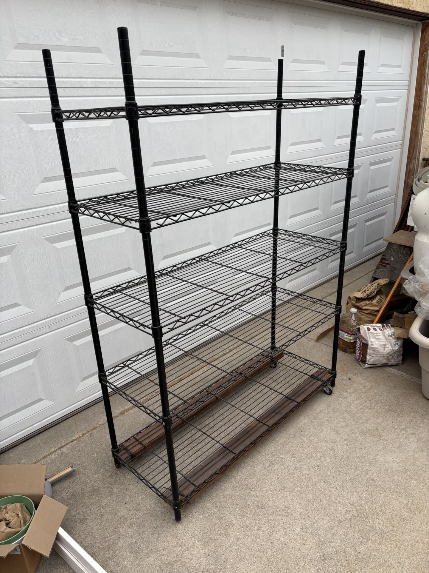 Boltless Shelving On Rollers / Rack