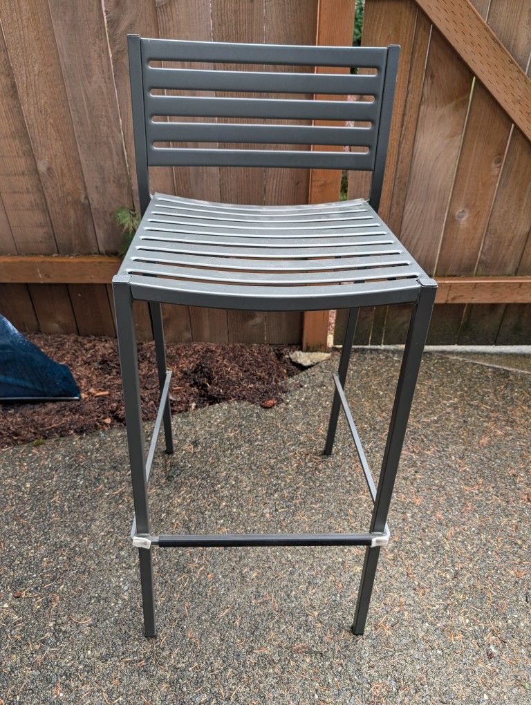 Emu Segno stacking bar stools