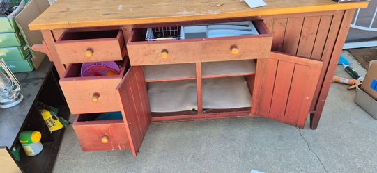 Sideboard / counter with storage