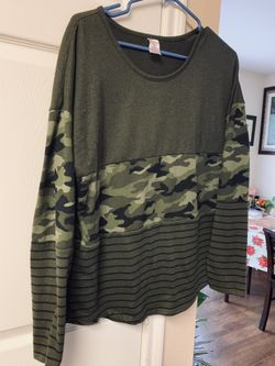 Womens  Shirt   Size  XXL   Like  New 