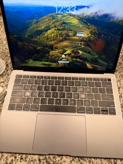 2019 Apple MacBook Air 13-inch i5 1.6 GHz 8GB SSD Space Gray A1932 with charger. Works great