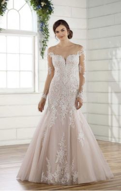 Designer Wedding Dress Essense of Australia IVORY