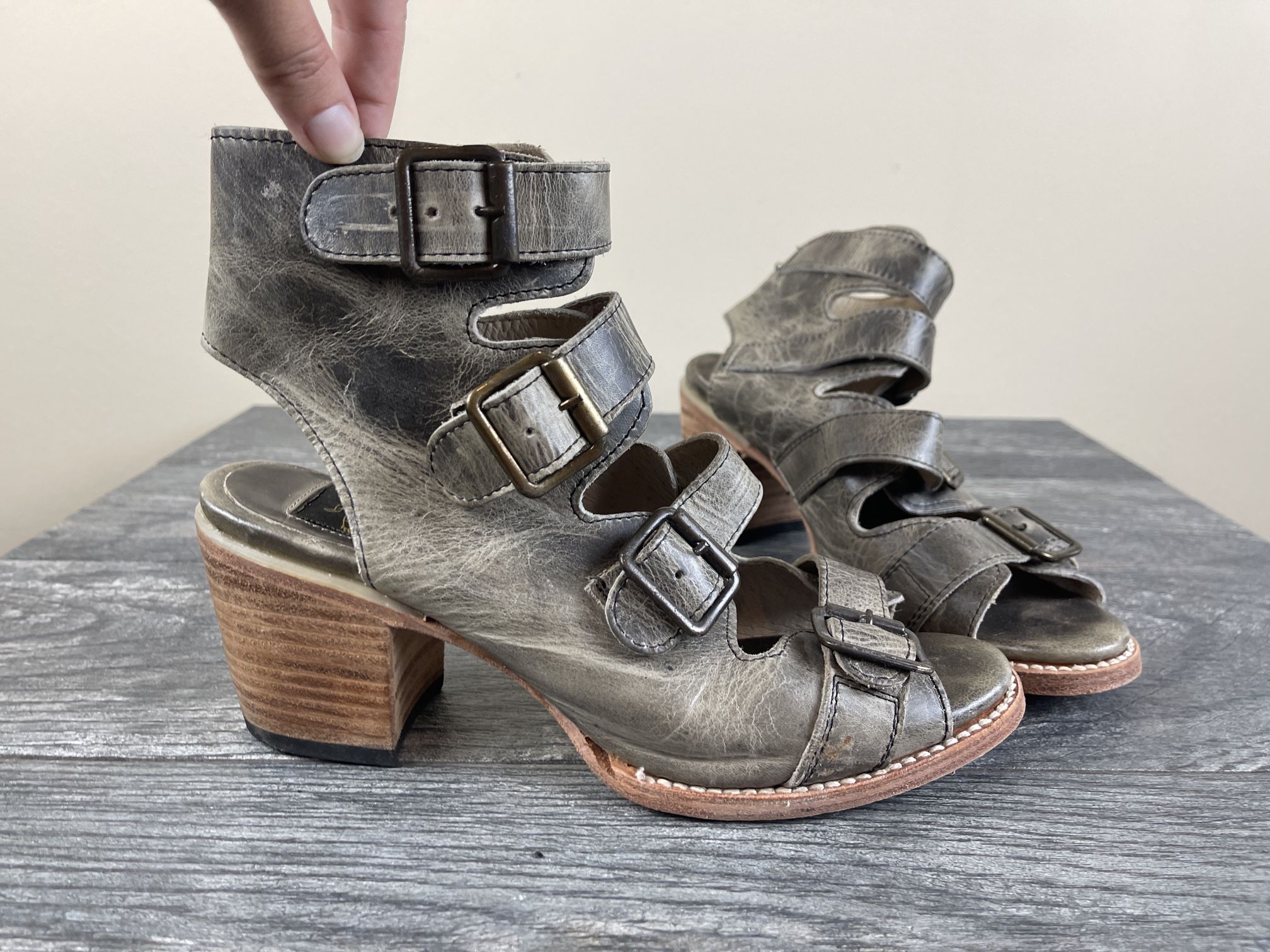 Freebird by Steven Women's Quail US8 Black Distressed Leather Gladiator Sandals 