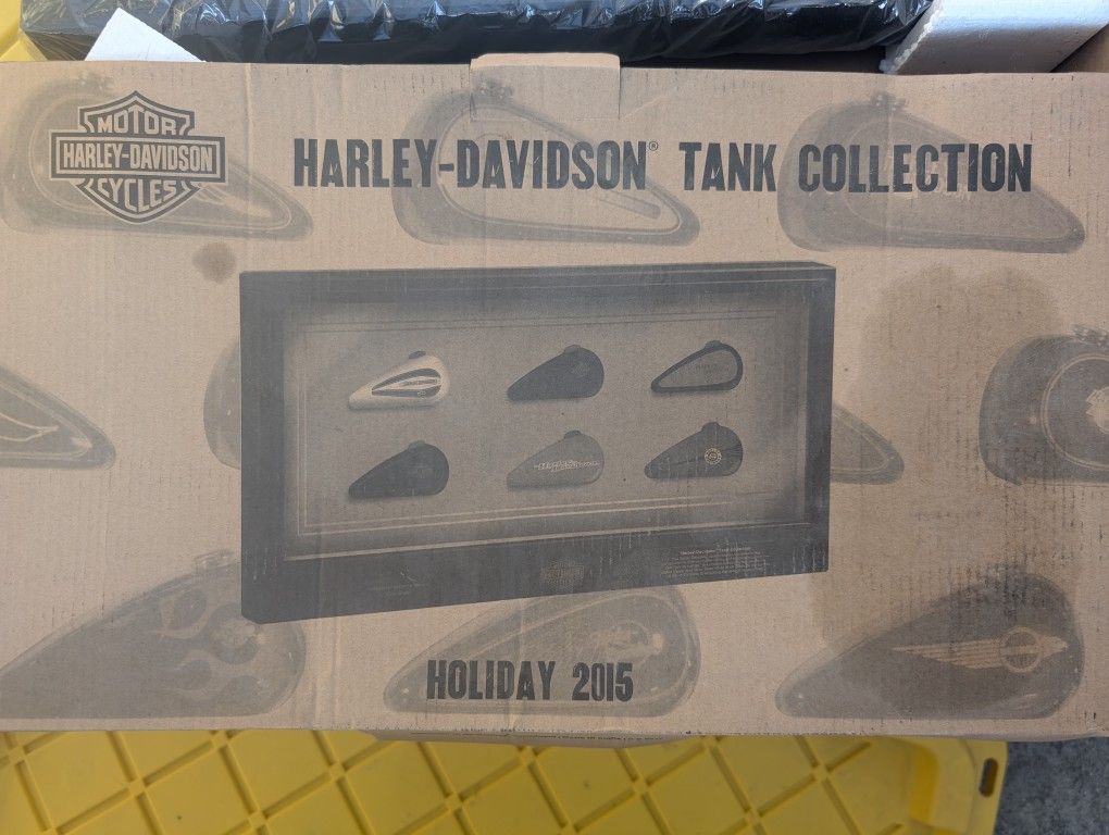 2015 Harley Davidson Tank Collection Mini Gas Tank Set Wall Display Shadow Box